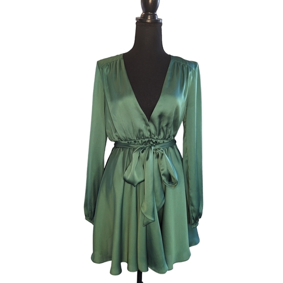 Lovers + Friends Green Satin Belted Long Sleeve Ivy Knee Length Dress Size XS - Picture 2 of 12